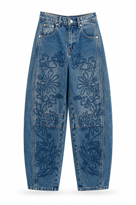 Jeans barrel con bordado floral