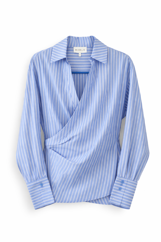 Camisa cruzada de rayas con silueta entallada