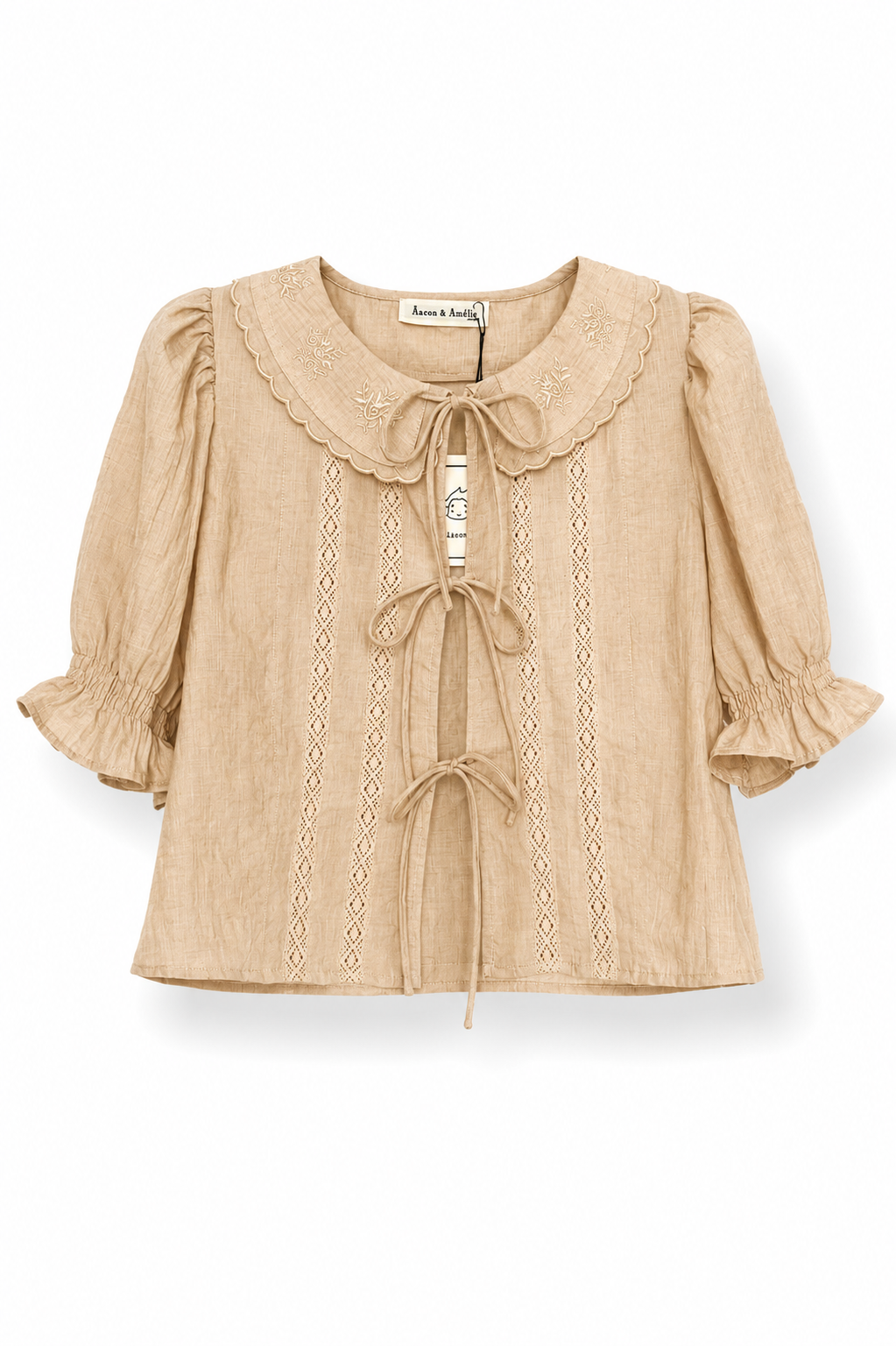 Blusa beige con cuello bordado